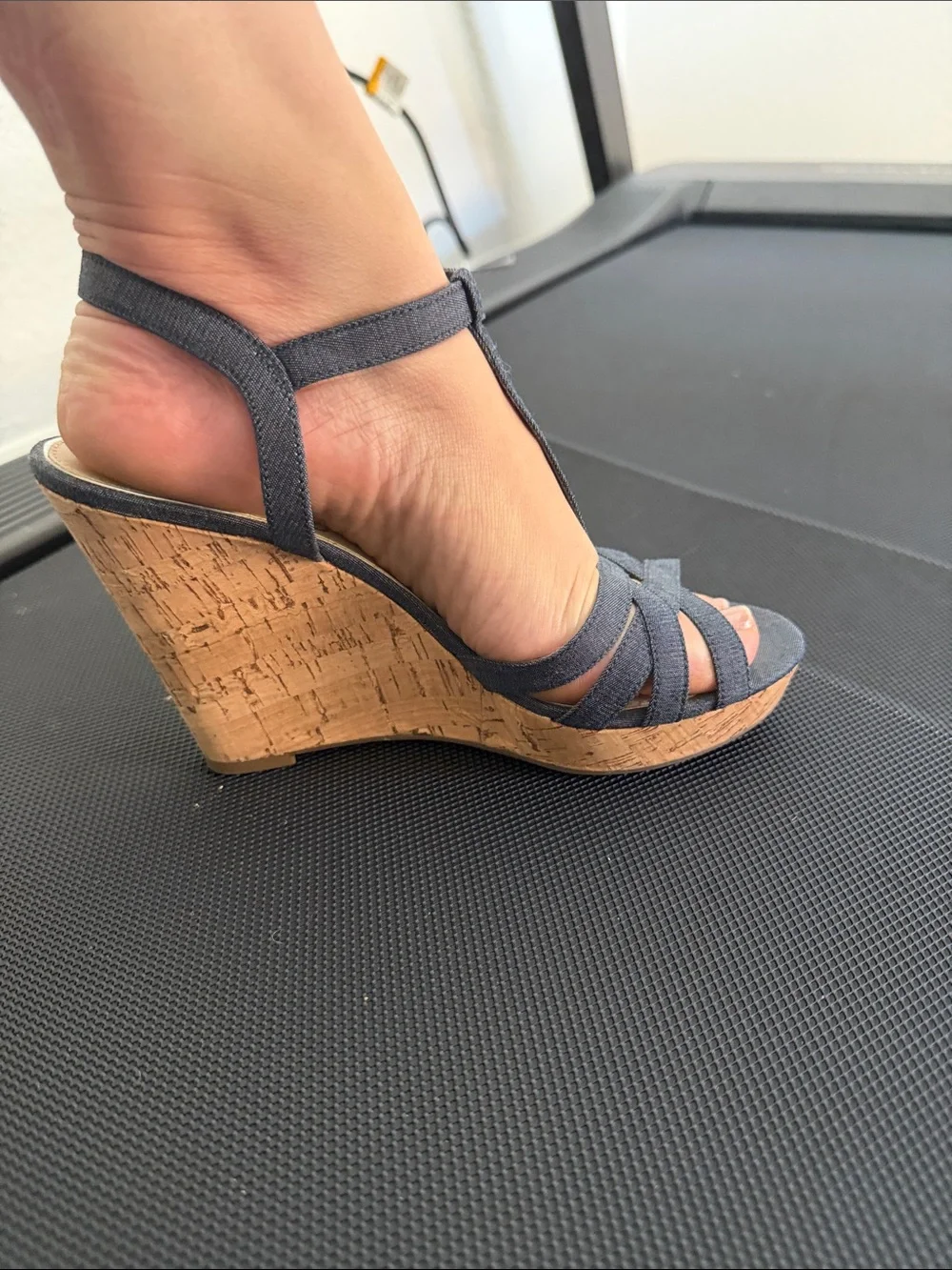 Women’s Jessica Simpson Navy denim T-Strap cork Wedge baddie size 8.5 Sandals